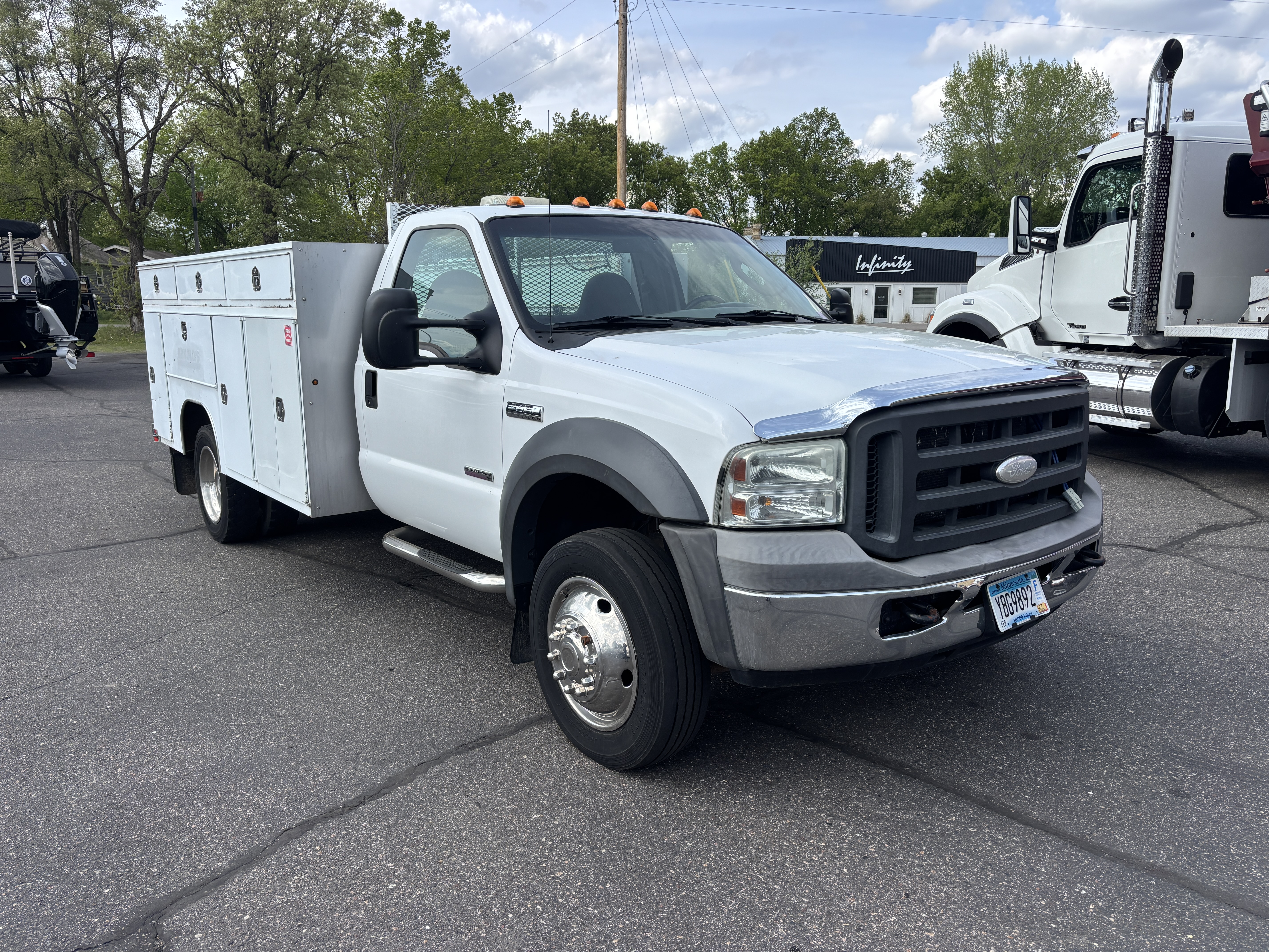 2005 Ford F-450 - Photo 11