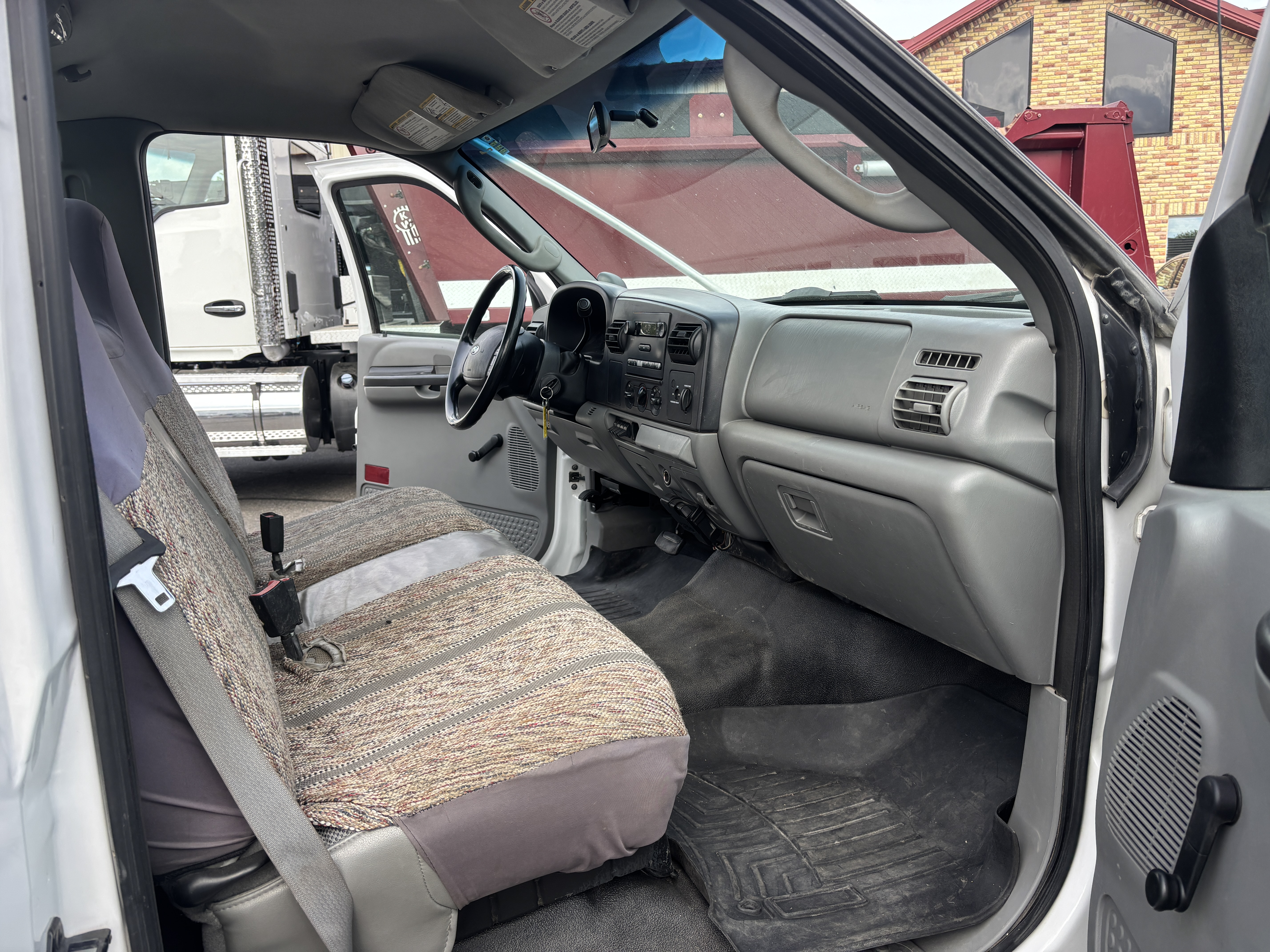 2005 Ford F-450 - Photo 18